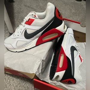 Men’s Nike Air Max IVO